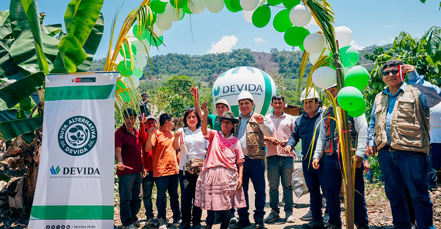 Ejecutan mantenimiento de camino vecinal en Unión Progreso Ayacucho Perú Devida