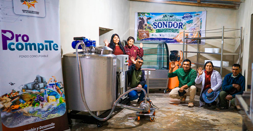 Entregan equipos para transformar leche en derivados lácteos en Cahuacho Arequipa Perú