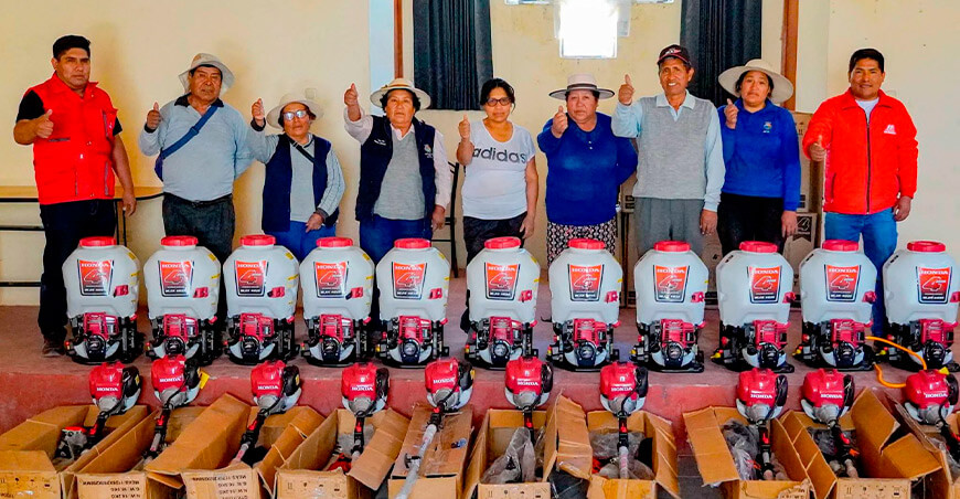 Procompite entrega equipos e insumos para producción de palta orgánica en Seche La Libertad Moquegua Perú