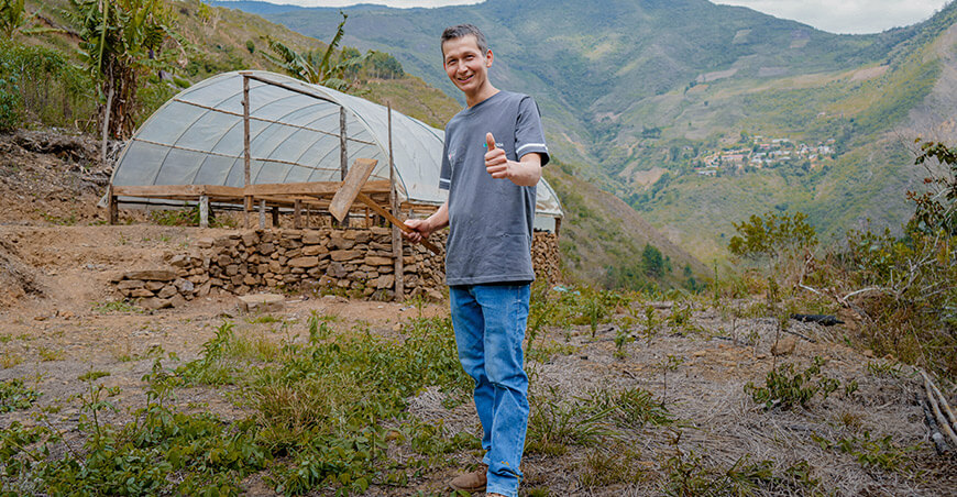 productor de café Hitler Rodríguez Herrera San Vicente Cholón Huánuco Perú Devida