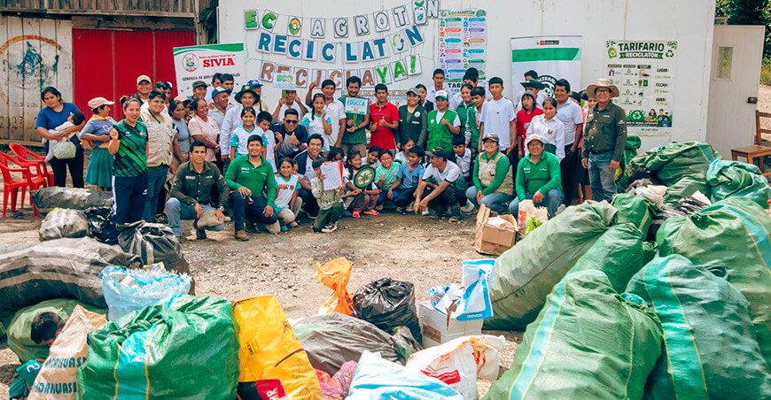 Recolectan 2000 envases vacíos de agroquímicos en Sivia Ayacucho Perú Devida