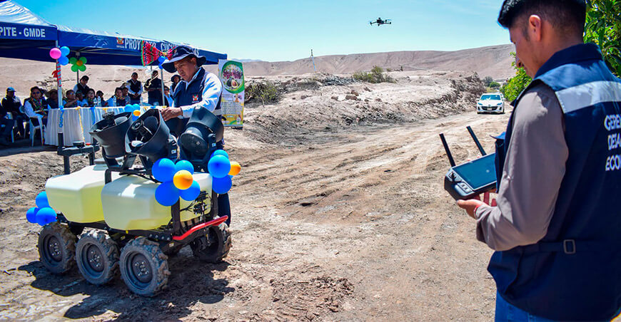 Implementan robot pulverizador para fumigar cultivos en Jorge Basadre Tacna Perú