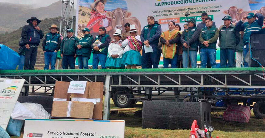Serfor dona madera para mejorar servicios municipales en Anta y colegio en Quispicanchi Cusco Perú