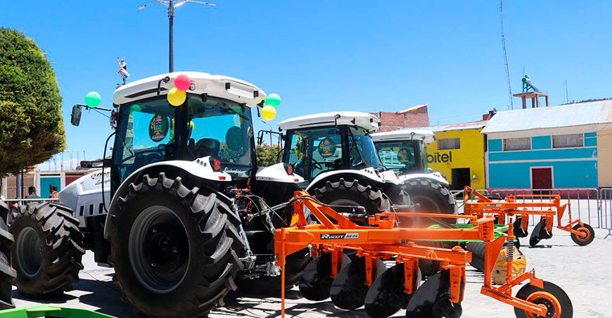 Tractores agrícolas productores de Vilquechico Puno Perú