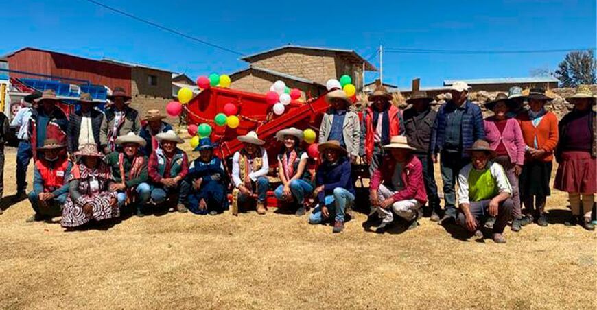 Cusco: entregan trilladora a productores de quinua de Velille