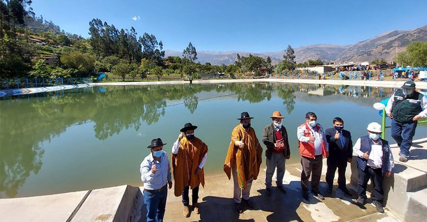 reservorio de agua para beneficiar actividades agrícolas