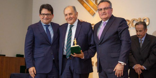 Otorgan reconocimiento a la Excelencia Empresarial 2023 a Jorge Rodríguez, fundador de Gloria
