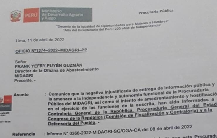 Además, las personas que acuden a su despacho han hecho saber del autoritarismo con el que se maneja el referido funcionario y nadie entiende por qué el ministro de Desarrollo Agrario y Riego, Prof. Óscar Zea Choquechambi, no solo lo mantiene en el cargo, sino que, además, lo envió a Bolivia en representación de la cartera ministerial para “negociar y definir” la compra de urea del país altiplánico, misión cuyos resultados debería informar al país y comunicarlos a la Cancillería. ¿Qué va a negociar quien carece de experiencia en ese tipo de operaciones? Los pasajes, viáticos y estadía, claro está, los pagan los contribuyentes. Algo parecido hizo el exministro Víctor Raúl Maita Frisancho, se fue a Bolivia, se paseó de lo lindo y nunca dio cuenta de su gestión. No trajo ni un kilo de urea. 
