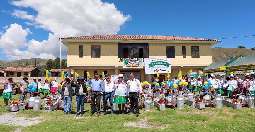 Agroideas entregó bienes a productores lácteos Anta Cusco