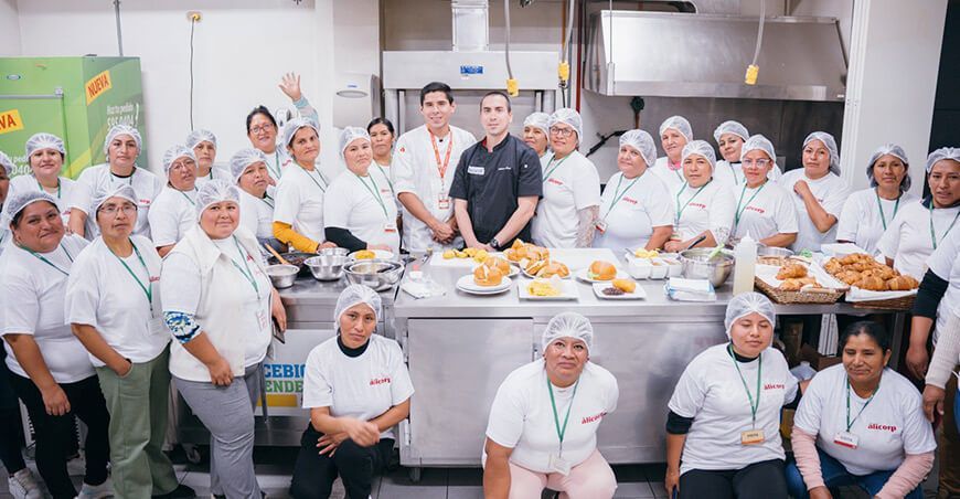 Alicorp capacita a 140 líderes de ollas comunes en panificación y gastronomía