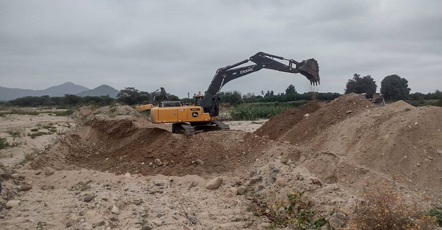 Ejecutan labores de limpieza y descolmatación del río Motupe Lambayeque Perú