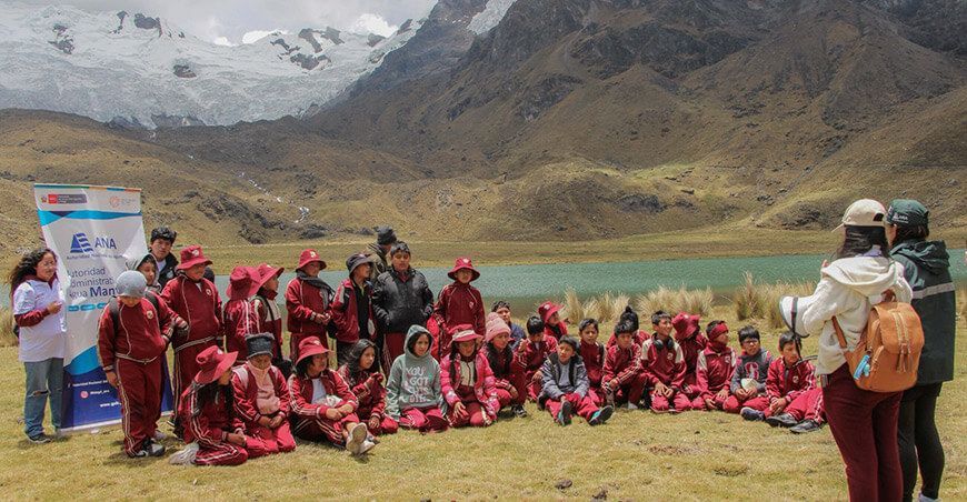 ANA promueve visita guiada a la laguna Carhuacocha en el nevado Huaytapallana