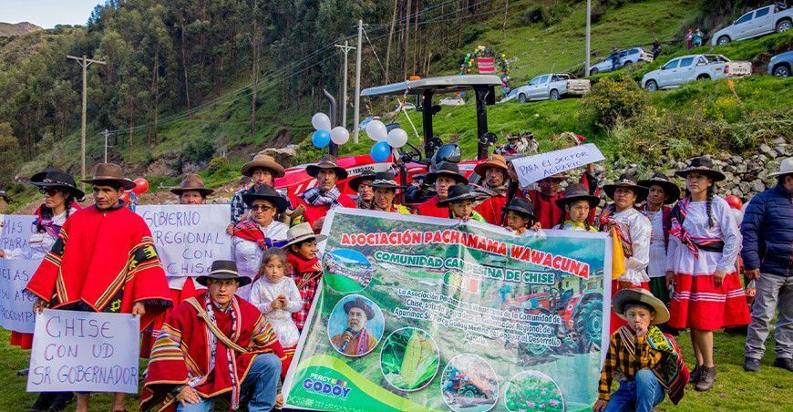 entregaron tractor agrícola a productores de papa nativa de Apurímac