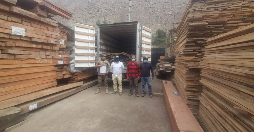 Serfor transfiere madera a centro educativo de Ayacucho y a la Fuerza Aérea del Perú