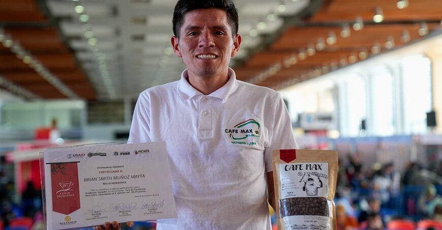 Brian Muñoz Mayta, un joven de 26 años, que ganó el octavo puesto en el concurso Taza de Excelencia Perú