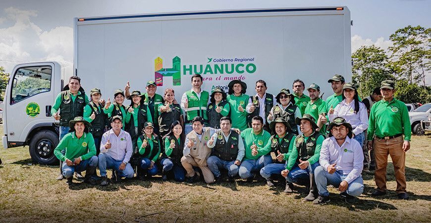 Entregan camión y abono a productores de té verde productores de Huánuco Perú