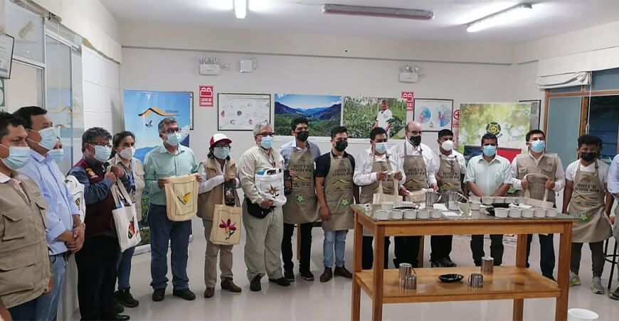Capacitan como catadores de café a jóvenes que habitan el Bosque de Protección Alto Mayo