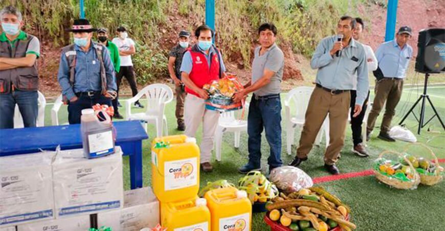 cebo control mosca de la fruta Ayacucho Perú