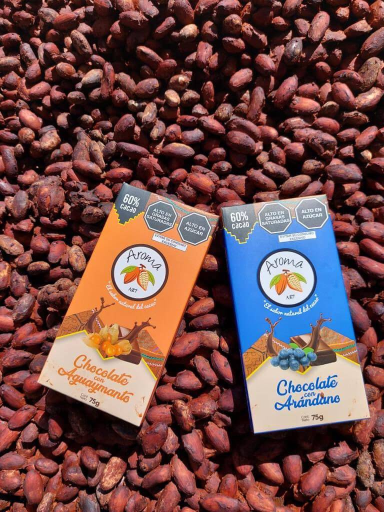 chocolates de la marca Aroma NBT de 60 % cacao con aguaymanto y con arándano