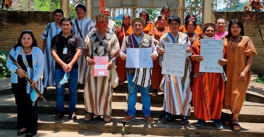 entregan títulos de propiedad a dos comunidades nativas