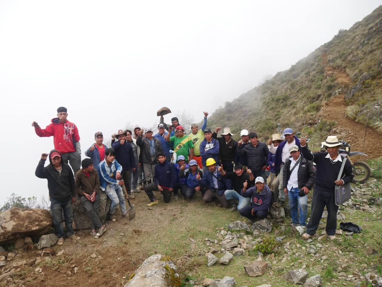 Agricultores de Ancash construyen carretera para lograr accesibilidad a lagunas