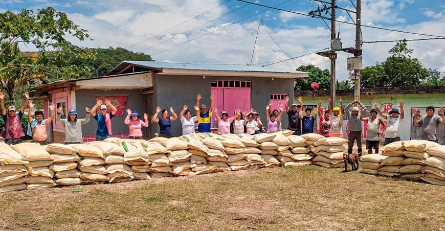 Devida entrego guano de isla a cafetaleros Vraem