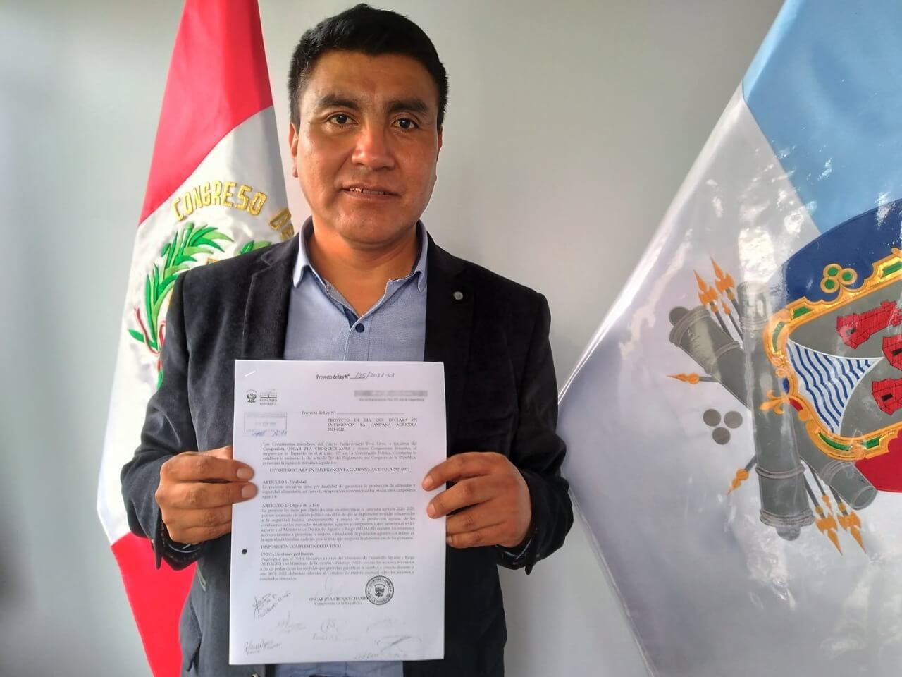 el parlamentario puneño Oscar  Zea Choquechambi