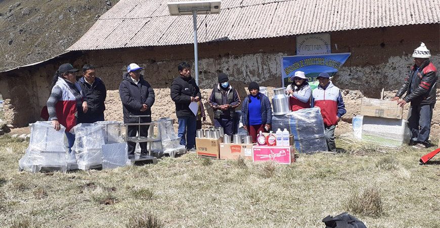 GORE Pasco entrega bienes a productores ganaderos