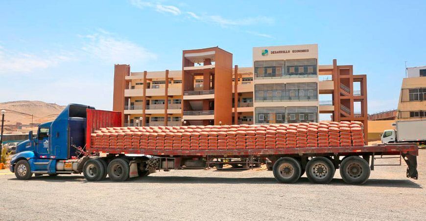 entrega de cemento para revestir canales de riego Lima