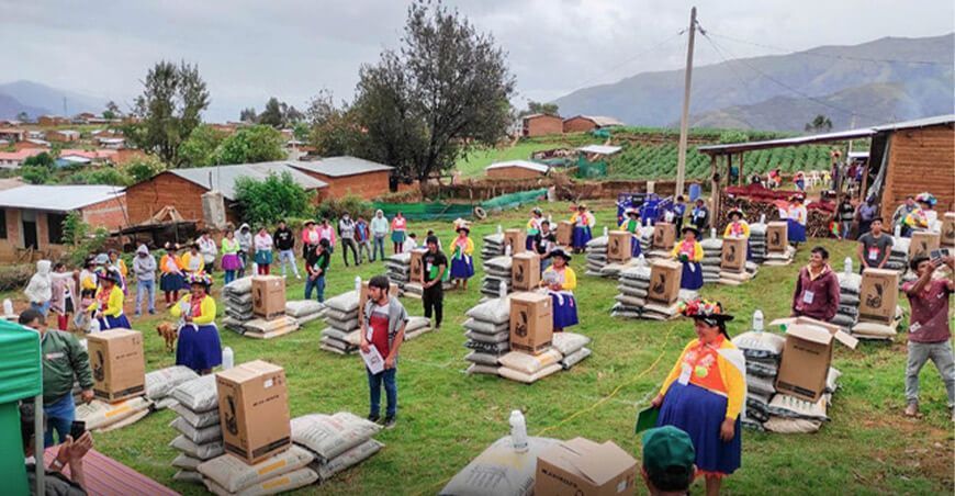 entregan equipos e insumos agrícolas a productores de Ambo