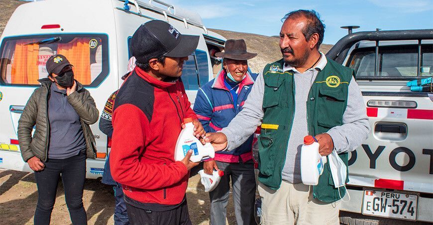 entregan kits veterinarios para proteger alpacas ante bajas temperaturas