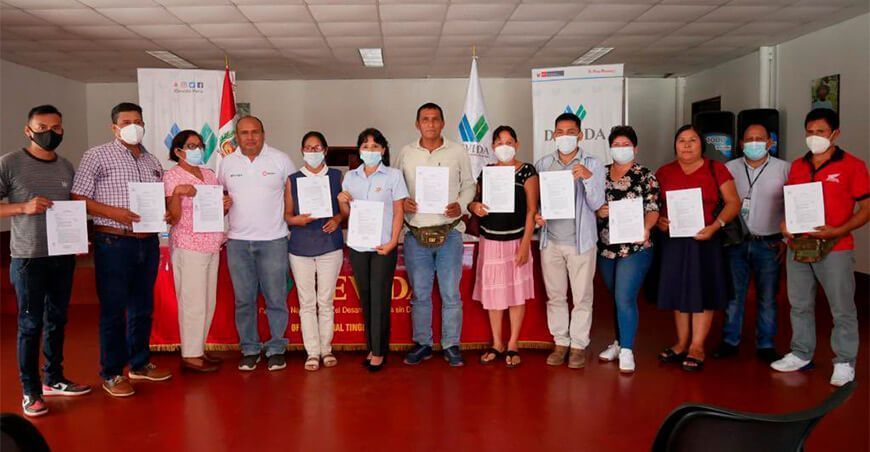 Entregan registros sanitarios a organizaciones agropecuarias de Huánuco