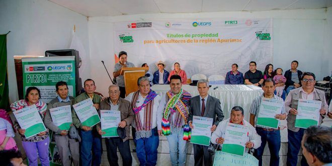 Entregan 724 títulos de propiedad rural a pobladores de Kaquiabamba en Apurímac Perú