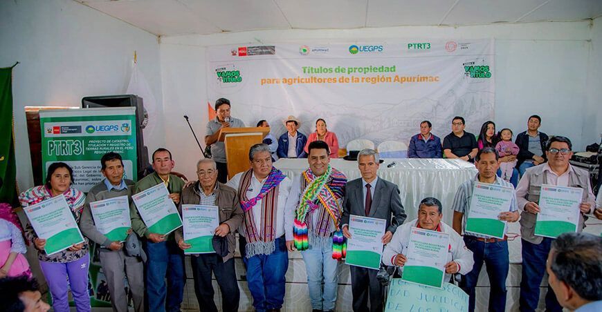 Entregan 724 títulos de propiedad rural a pobladores de Kaquiabamba en Apurímac Perú