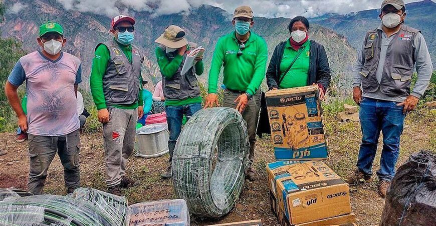productores de frijol de Oronccoy reciben equipos y abono