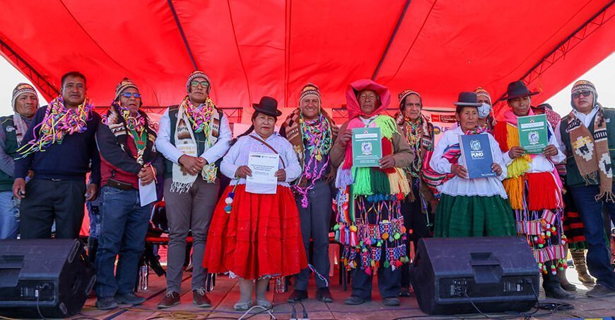 entregan títulos de propiedad rural a productores de Cabanilla