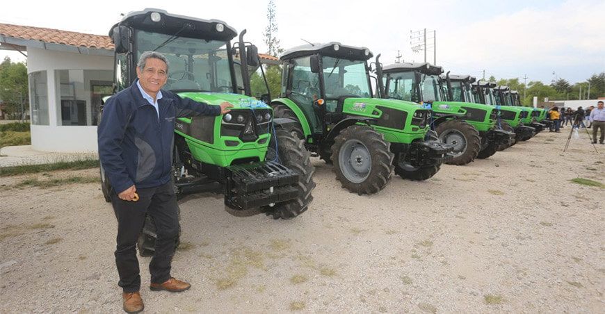 Entregan tractores para proyecto ganadero en Cajamarca
