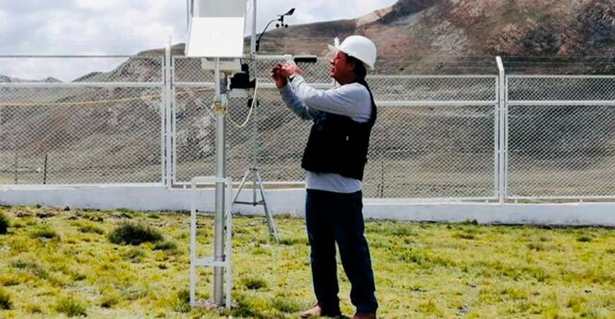 instalan equipo para medir contaminantes en el agua de lluvia en Marcapomacocha
