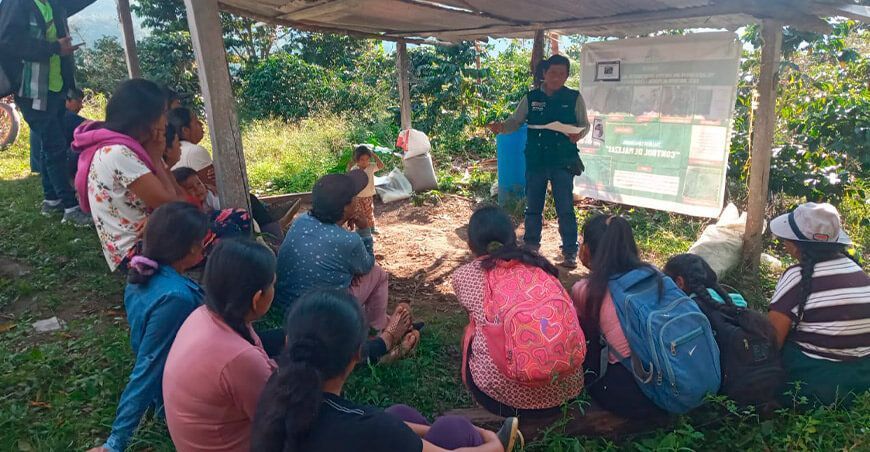 Senasa implementa medidas en resguardo de la producción cafetalera del Perú Senasa capacita a productores de café
