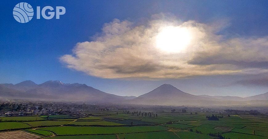 Cenizas expulsadas por el Ubinas fueron dispersadas sobre Arequipa