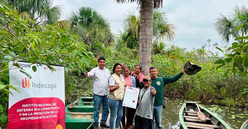 Indecopi en Madre de Dios ha entregado el registro de la marca colectiva “Lago Yacumama” a la Asociación de Agricultores Ecológicos Santa Teresa.