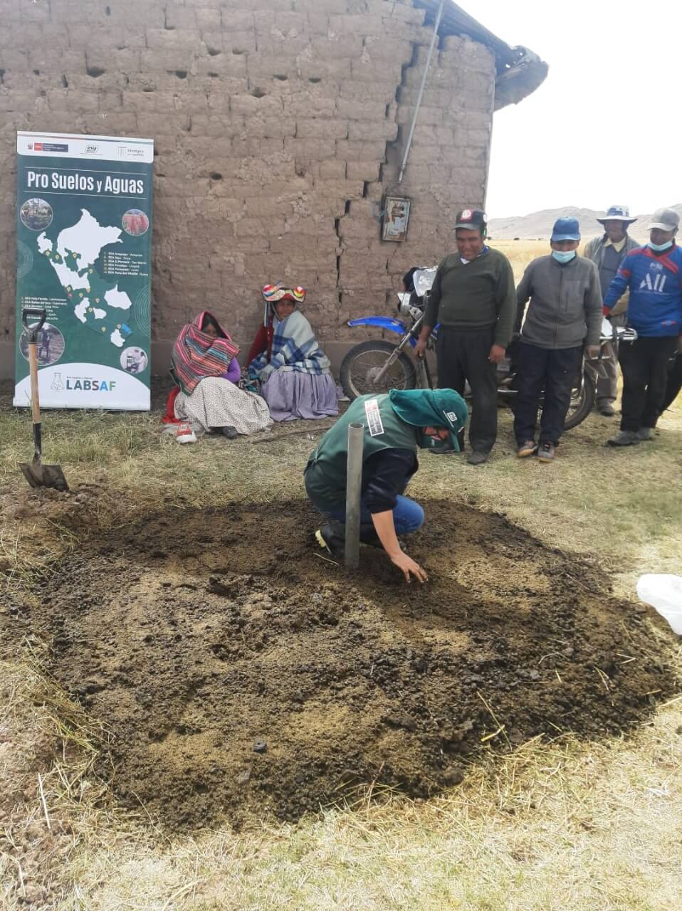 productores de Caracoto aprenden a elaborar abonos orgánicos