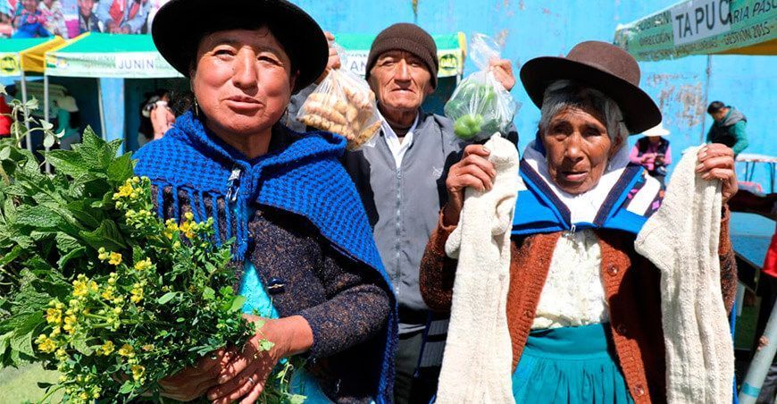 Adultos mayores rescatan el trueque ancestral en Pasco