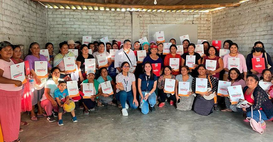 Madres de comedores fortalecen sus capacidades en manejo de alimentos