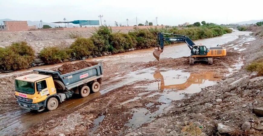 Lima: Realizan trabajos de limpieza y descolmatación del río Rímac