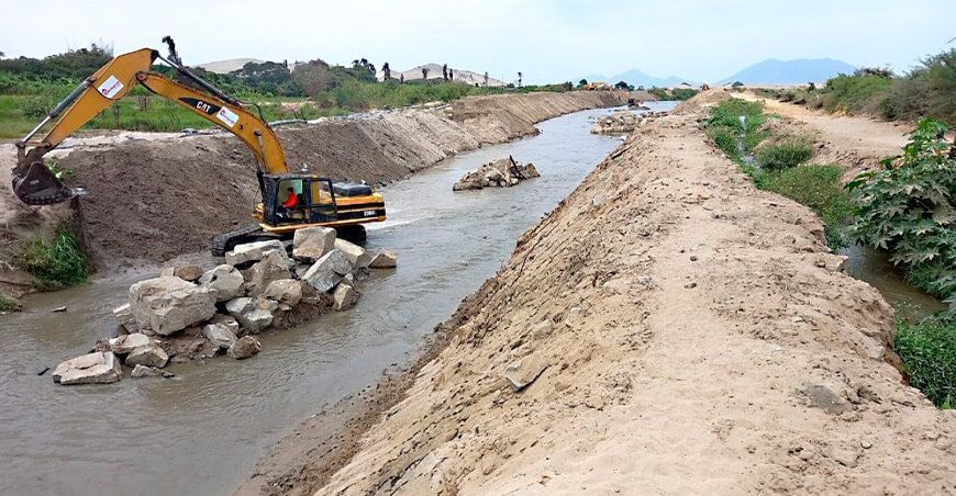 Continúa intervención en puntos críticos del río Lacramarca en Ancash Perú