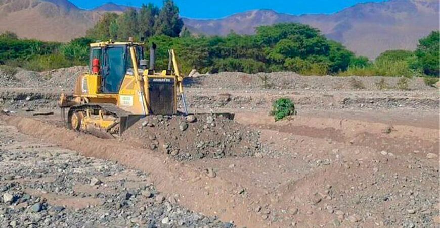inician limpieza y descolmatación del cauce del río Las Trancas