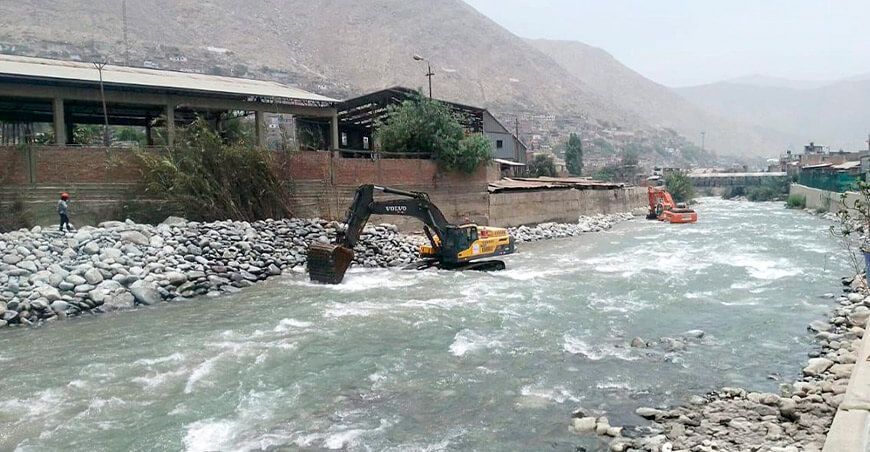 limpieza y descolmatación Río Rímac Perú