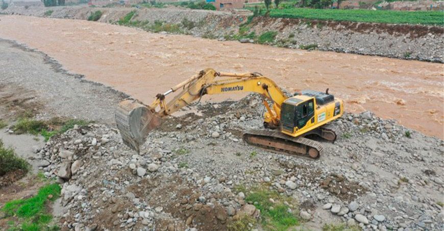 Inician limpieza y descolmatación en un nuevo sector crítico del río Rímac