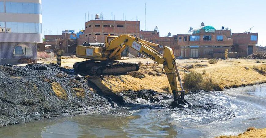 Ejecutan labores de limpieza y descolmatación del río Torococha en Juliaca, Puno